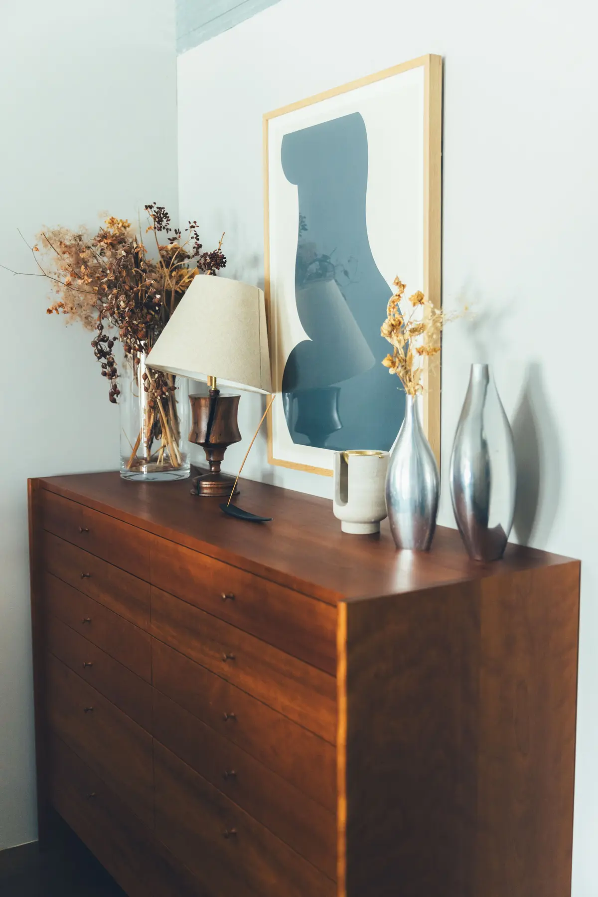 61㎡ スモールラグジュアリーな部屋　チェスト　照明　アート