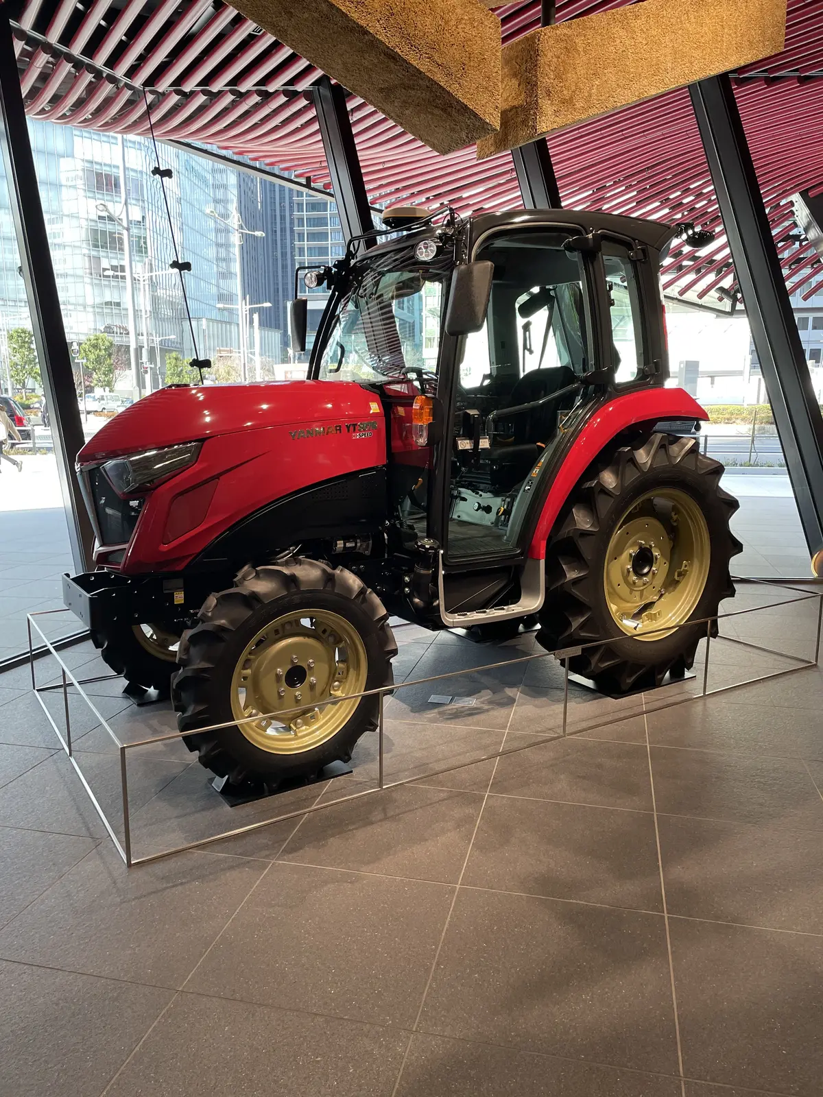 東京、YANMAR TOKYO、ヤンマートウキョウ、ミュージアム、お米ミュージアム、トラクター、ヤンマートラクター、新車、ディスプレイ、展示、