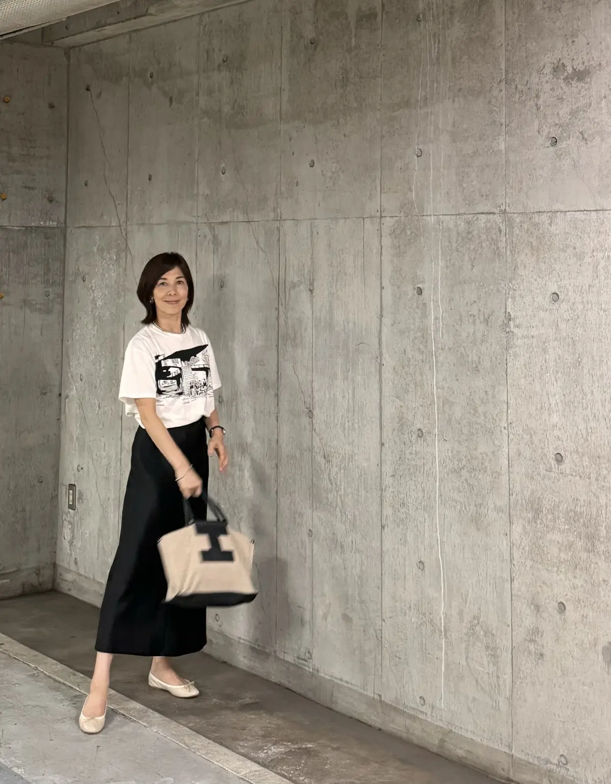 艶めきボトムでカジュアルコーデの画像_3