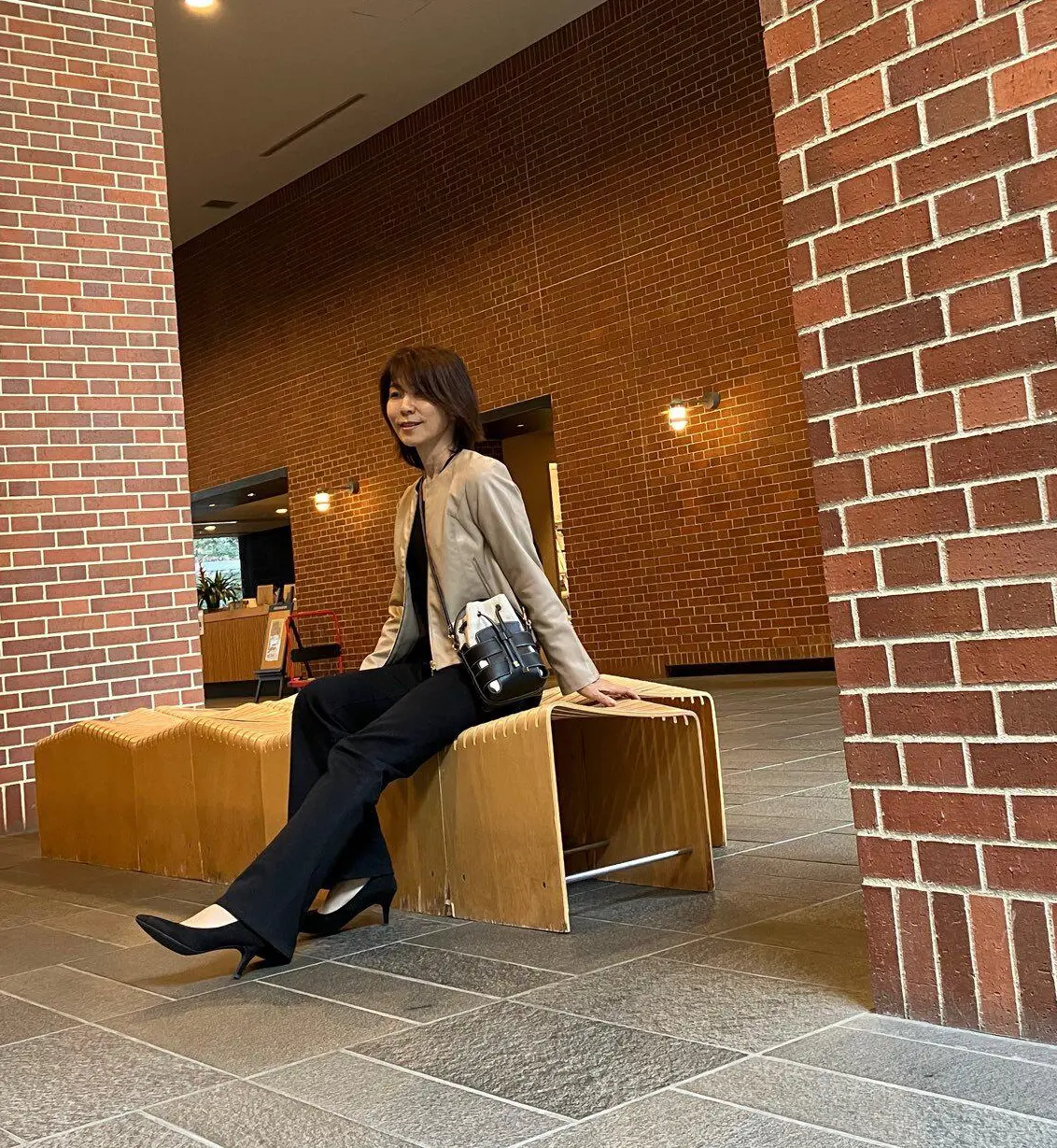 Ｈ＆Ｍ　クロスボディバケットバッグ　ショルダーバッグ　ミニバッグクロスボディバッグ　春バッグ　 レザージャケット　キャンパスバッグ　jマダムのおしゃれ　