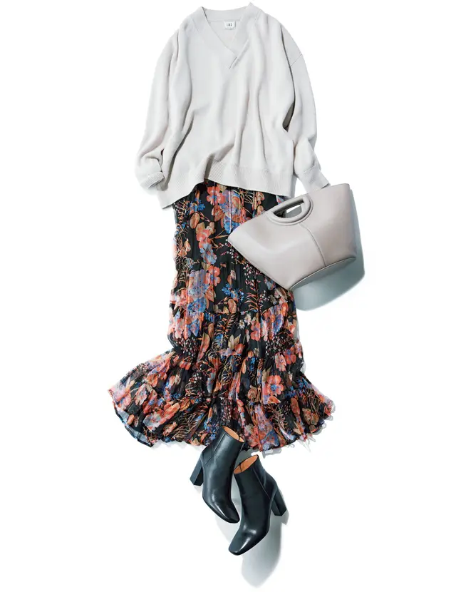 着映える花柄スカートで大人のかわいげを楽しむ