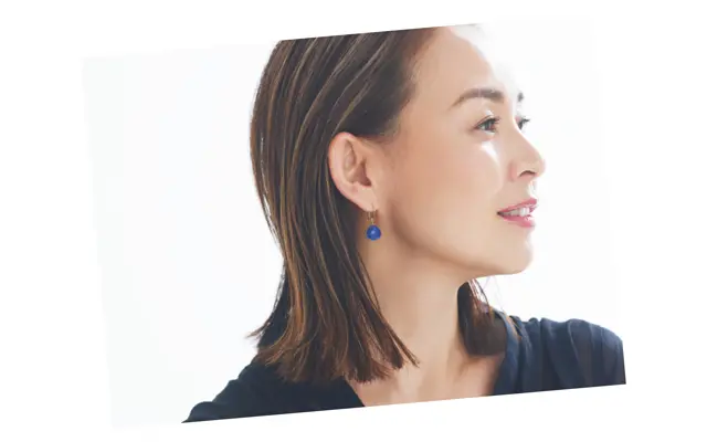 肌見せタイトアレンジは上品さと涼しげ印象を両立