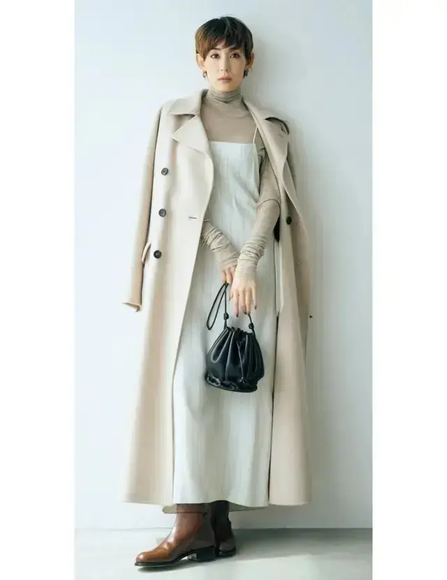 50代に選ばれる「冬のワンピース」女らしくて華やかなスタイル