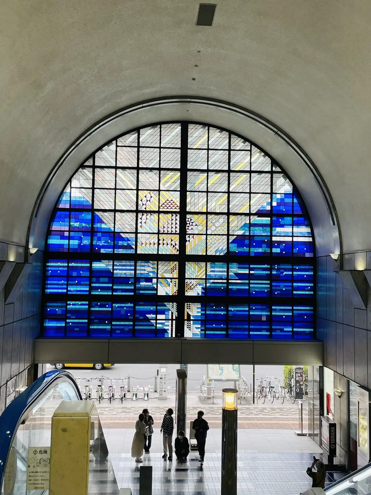 ホワイトニットコーデに挑戦！平井大さんのの画像_3