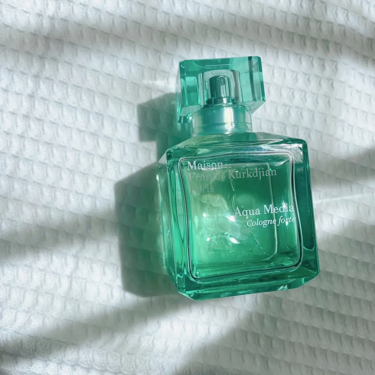 「メゾン フランシス クルジャン アクア メディア コローニュ フォルテ オードパルファム」（70ml ¥32,670)