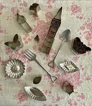 今回買ったクッキー型など