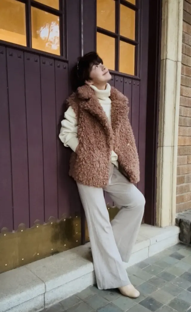 駒場公園の文壇カフェとイチョウ舞い散る銀の画像_12