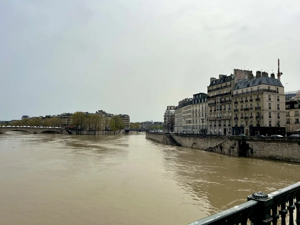 世界遺産　パリ　セーヌ川　文化遺産　セーヌ河岸