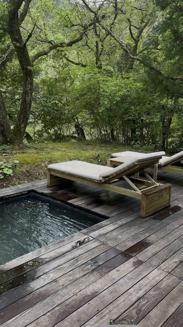 こちらもまた大自然の中の露天風呂です。