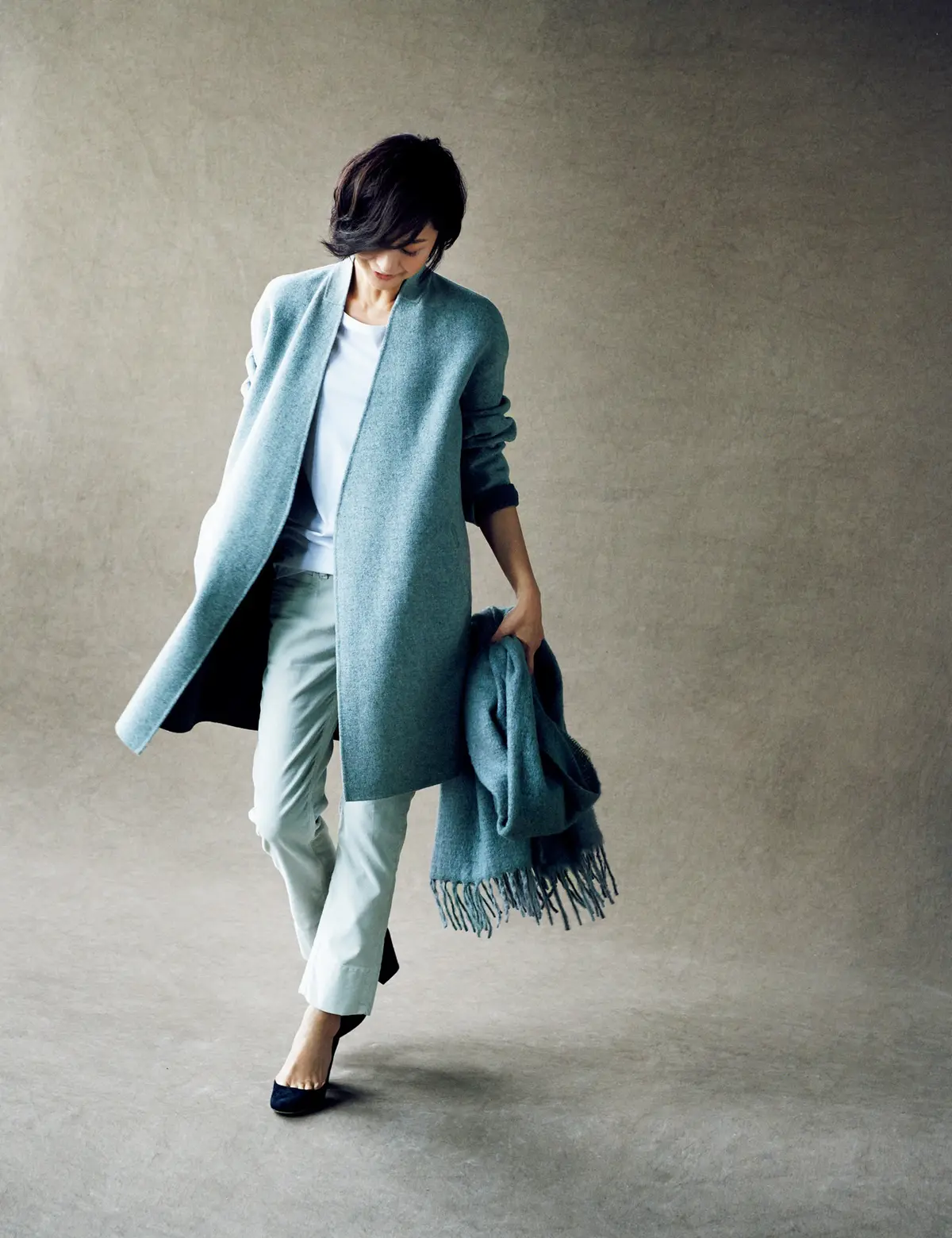 富岡佳子が着こなす「品格グレー」 五選の画像_5