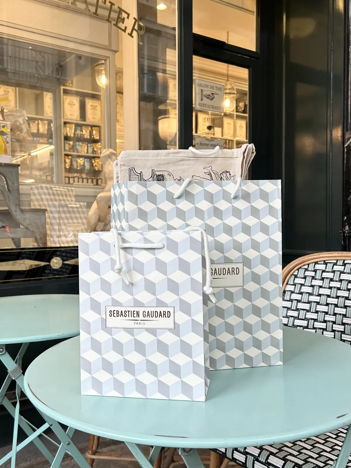 パリ　カフェ　SÉBASTIEN GAUDARD （セバスチャン・ゴダール）