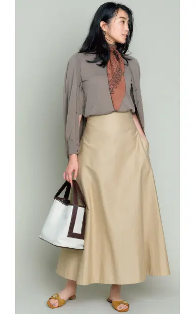 張りのあるチノ素材で