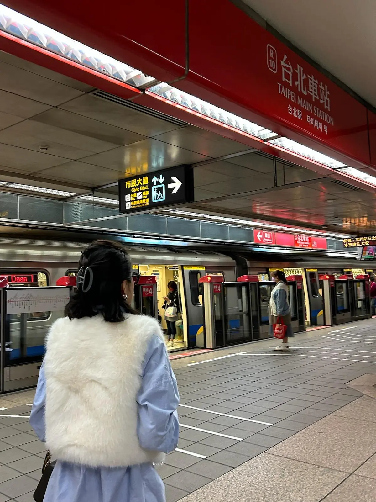 人気の台湾へ女子旅〜龍山寺・永康街・迪化の画像_1