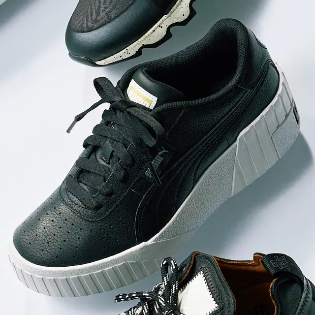 プーマ　黒スニーカー