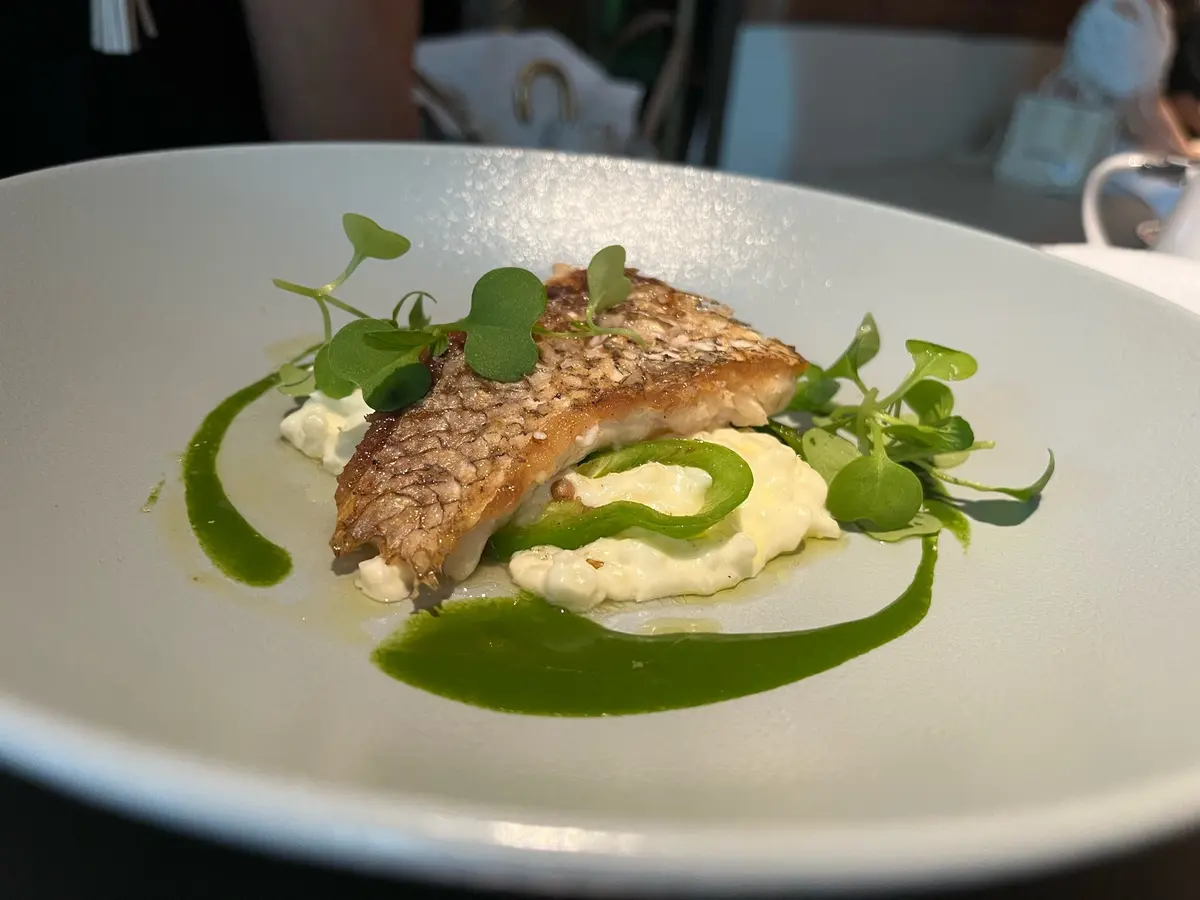 キンプトン新宿東京　ジルスチュアート　アフタヌーンティー　ホワイトフローラル　西新宿　新宿　ナチュラルビューティーベーシック　黒ワンピ