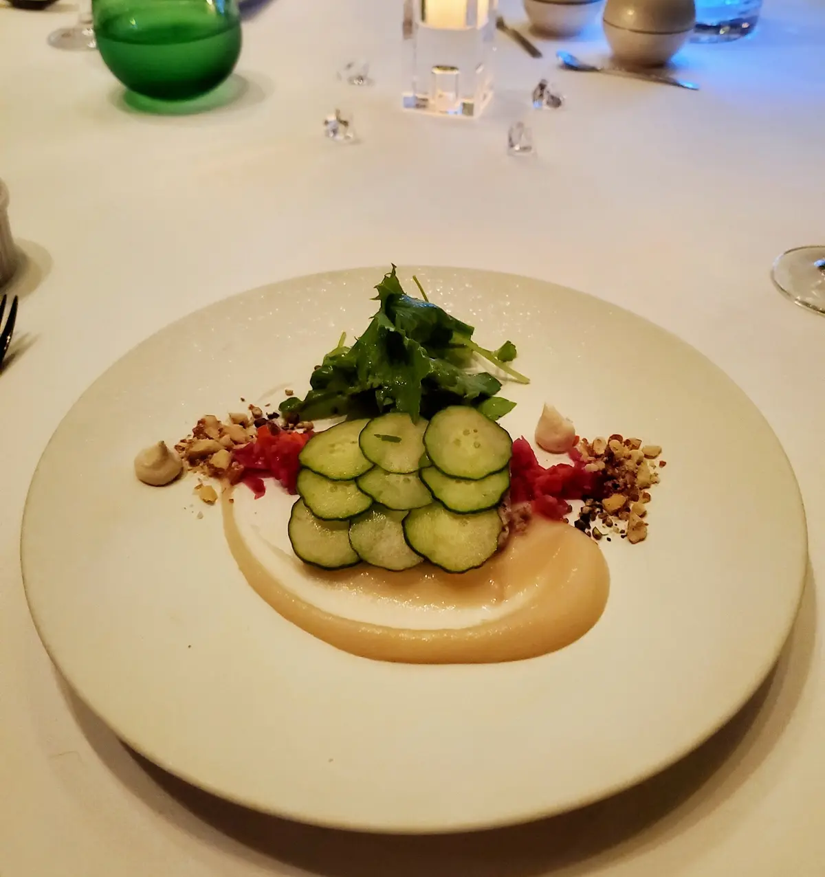 絶妙なタイミングでサラダのおかわりを勧められます。