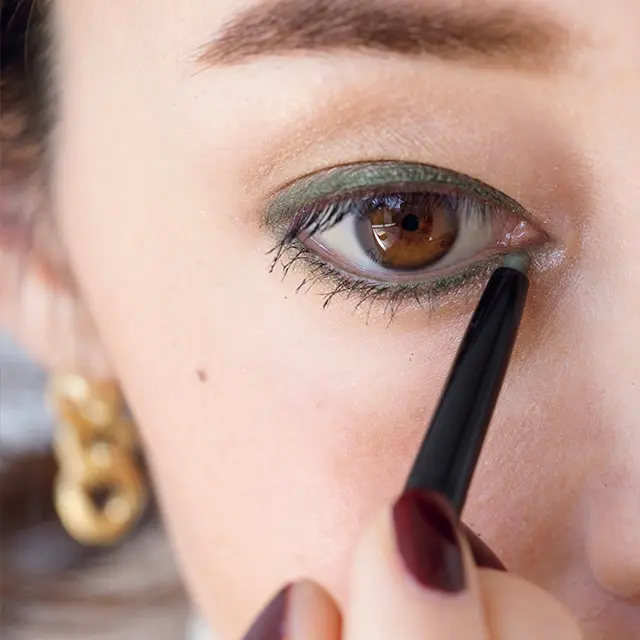 下まぶたラインは目頭まですべて囲んでノーブルに