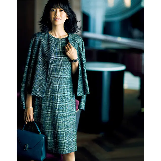 上品なブルーのさし色と シルクの光沢が華オーラ を放つグレンチェック柄