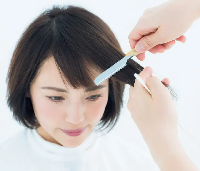 トップ〜サイドの前髪はレザーカット