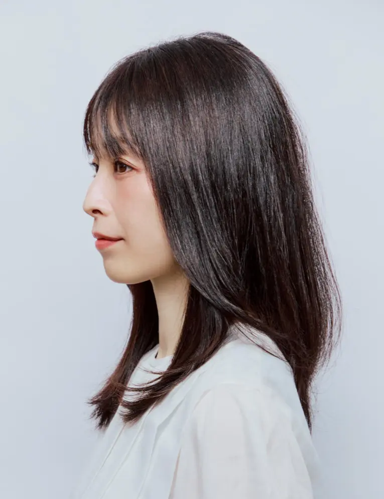 Webエクラ 横から見たセミロングヘアスタイル