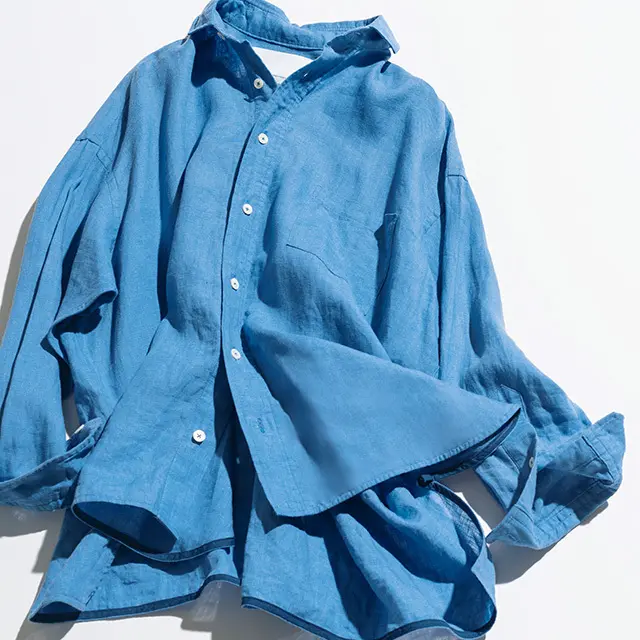 シャツ￥23,000／ティッカ