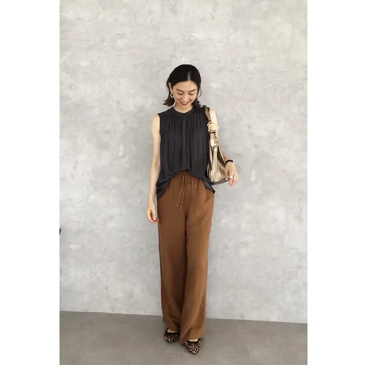 リネンの渋色パンツで、コーデあれこれ。の画像_1