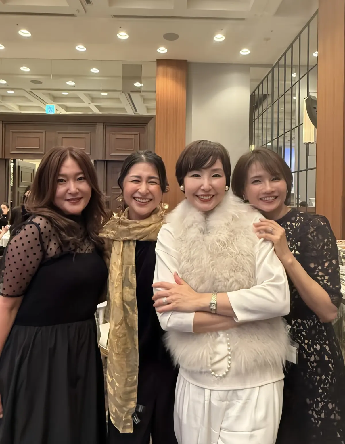 ソワレ・ドゥ・エクラ 　ザ・ストリングス表参道　Jマダム　エクラ華組　アラフィフパーティーコーデ　50代パーティーコーデ