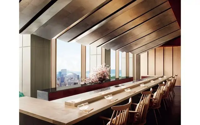 総料理長には、『ザ・リッツ・カールトン日光』の総料理長を務めた早坂心吾氏が就任。