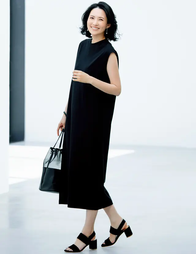 イレーヴのフレンチスリーブワンピーススタイルの浜島直子