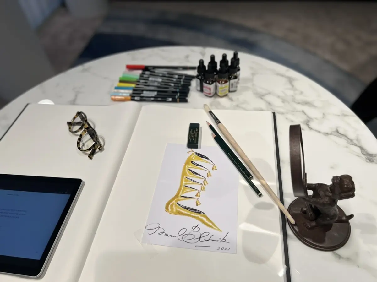 マノロ ブラニク表参道店