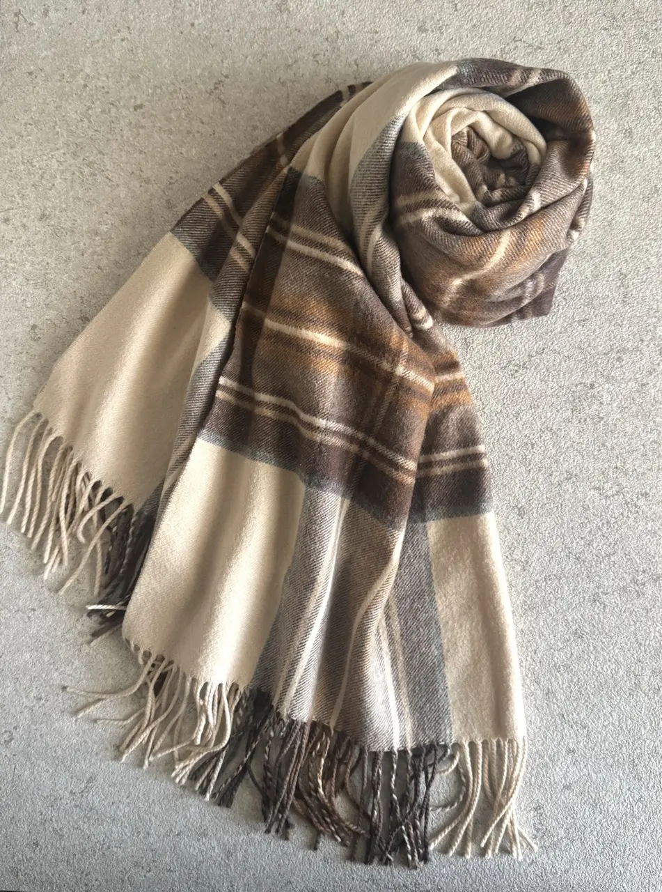 華組　細谷奈弓さん　ストール　ジョンストンズ　チェック　製品の写真