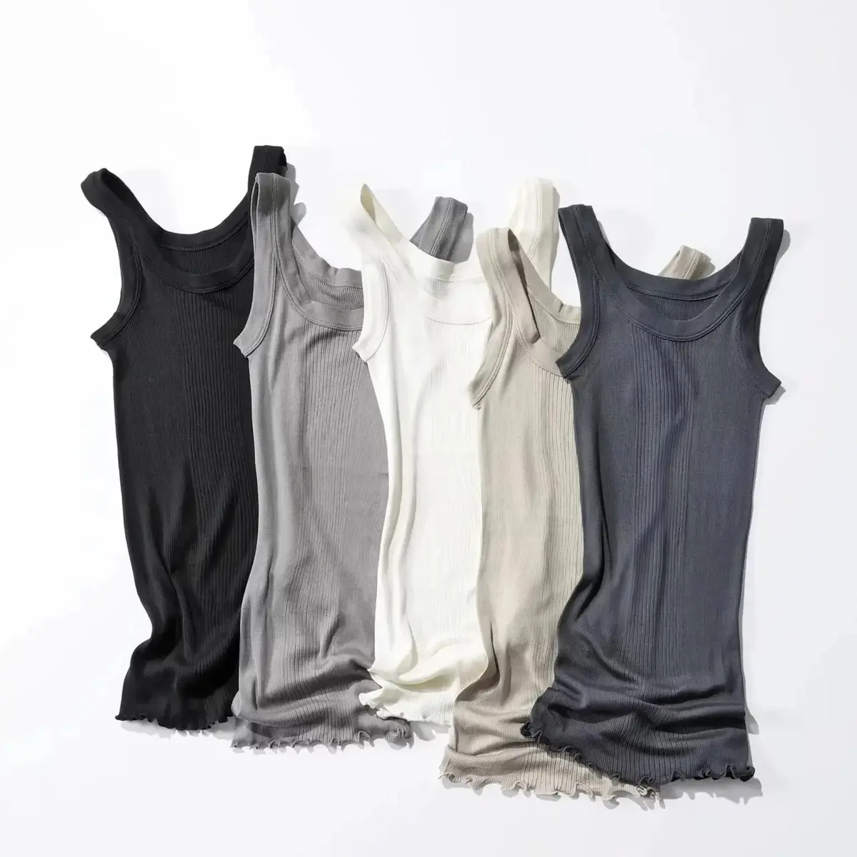 【50代 ファッション】旅の楽しみはおしゃれから！大人の旅アイテム18選