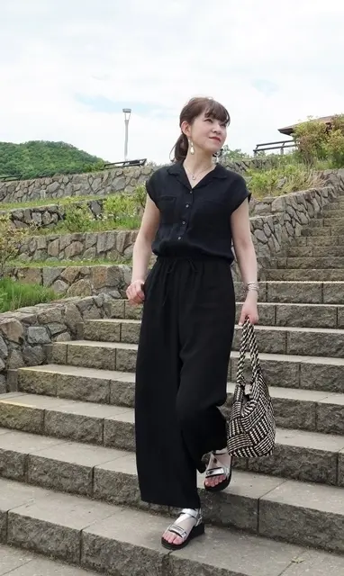 GUのスポサンと黒のオールインワン