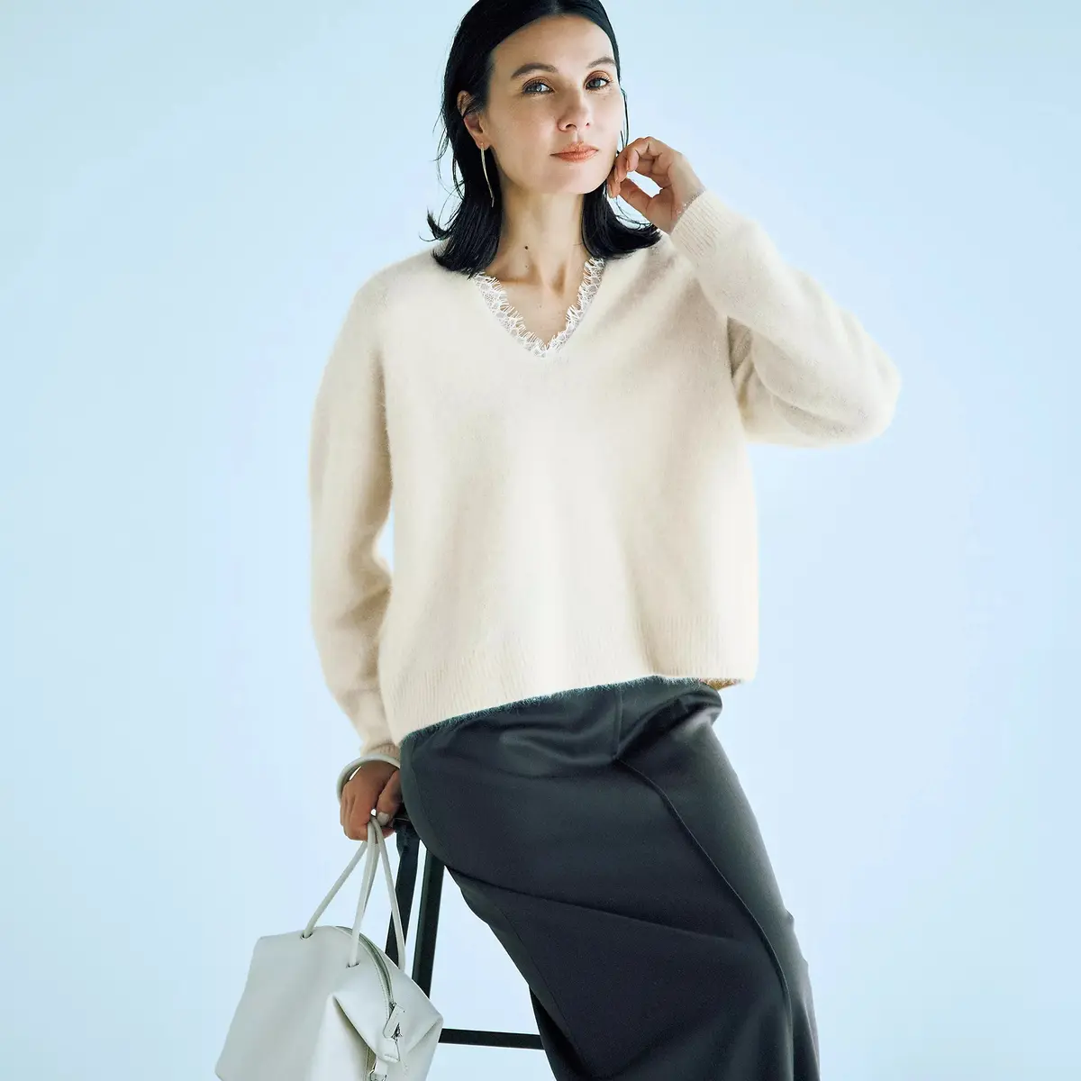 ヘアリーレースVネックニット