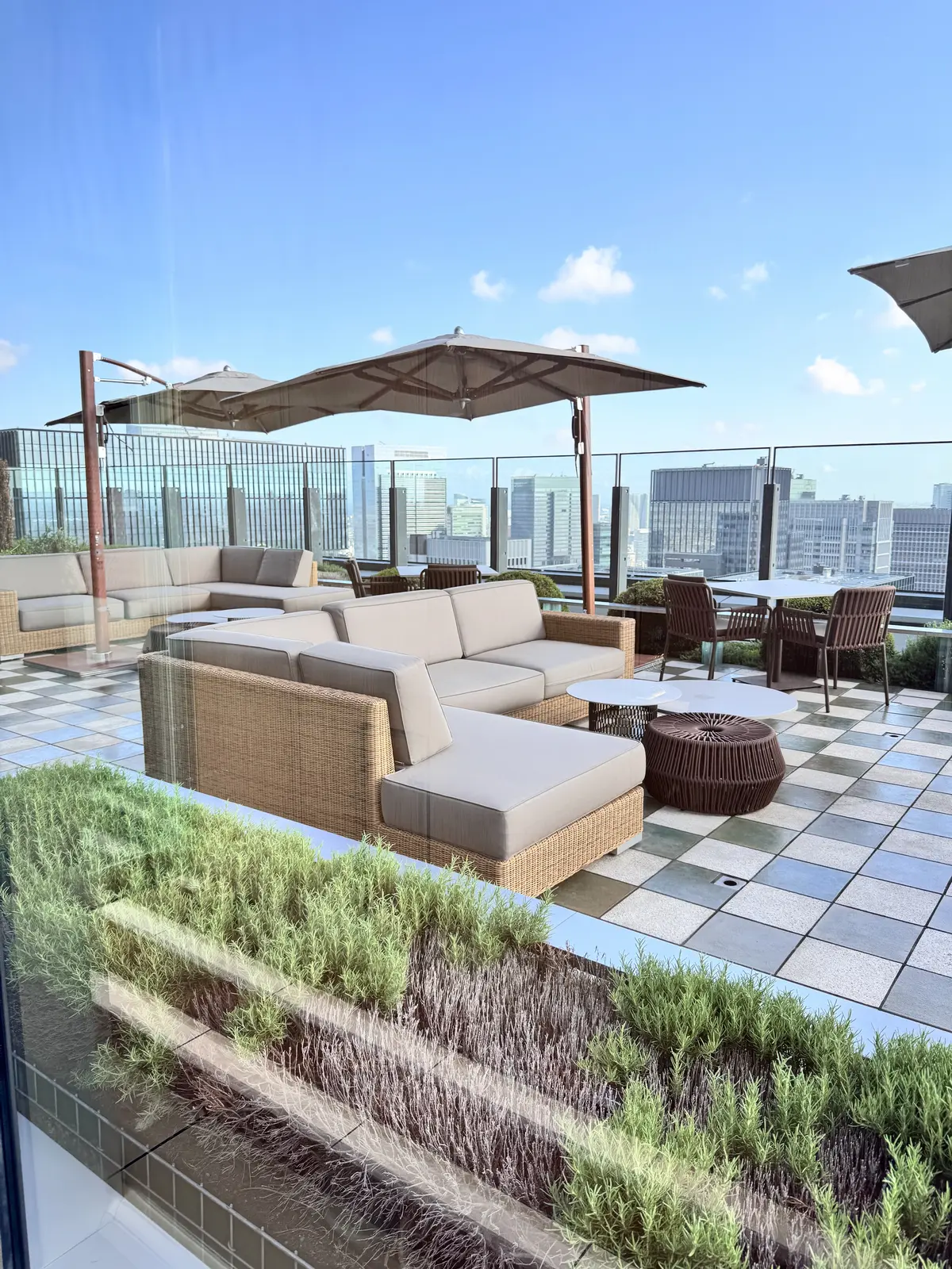 夏の終わりにユニクロパンツで上品ホテルラの画像_5