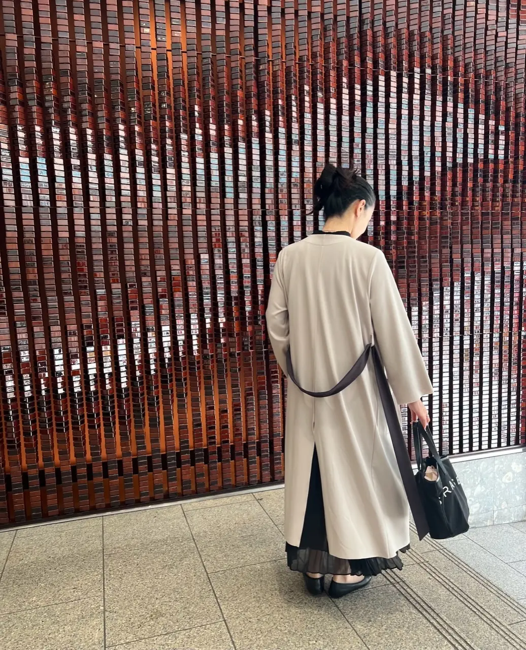 ポンチガウンを羽織って秋の映画鑑賞の画像_8