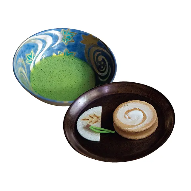 大徳寺は茶の湯と深いつながり があり「大慈院」も茶室「頓庵」 をもつ。坐禅のあとは、参加 者にお茶が振る舞われ語り 合う茶話の時間。