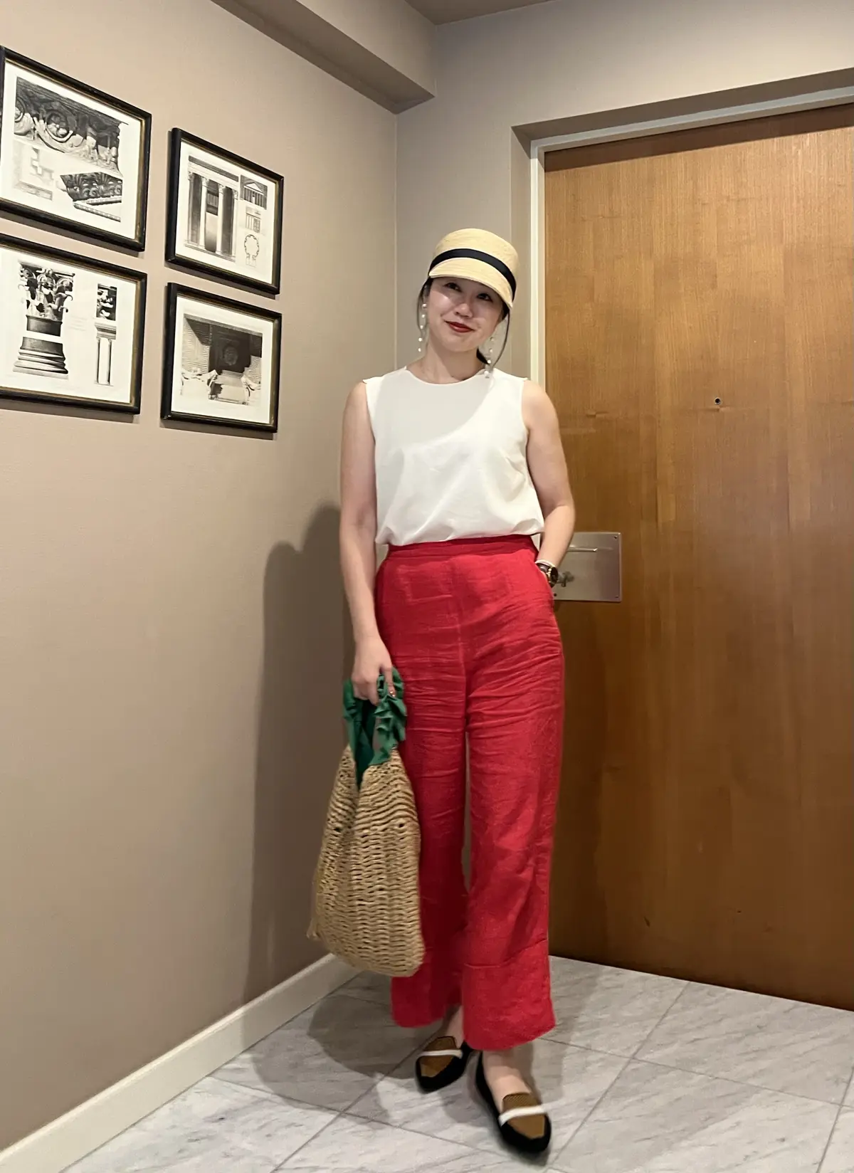 赤のパンツコーデ