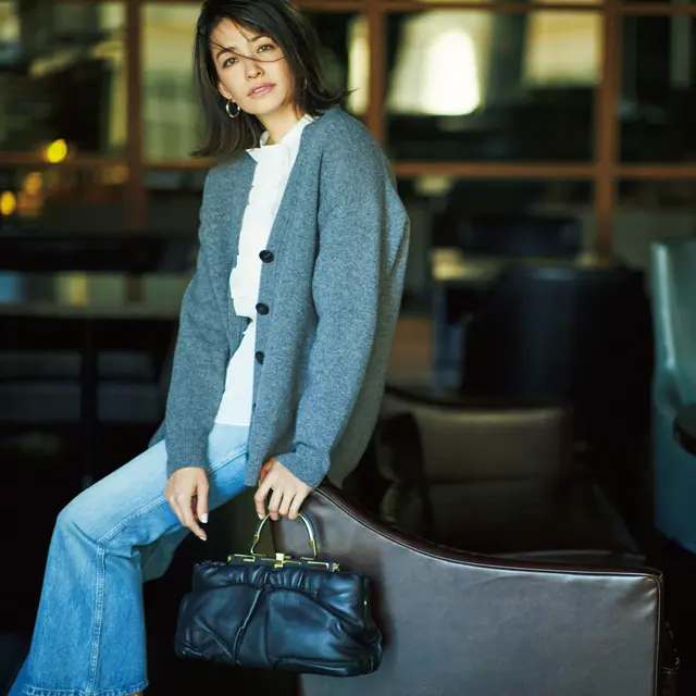 フリル人気が再燃。デニムスタイルも華やぐコーデのRINA