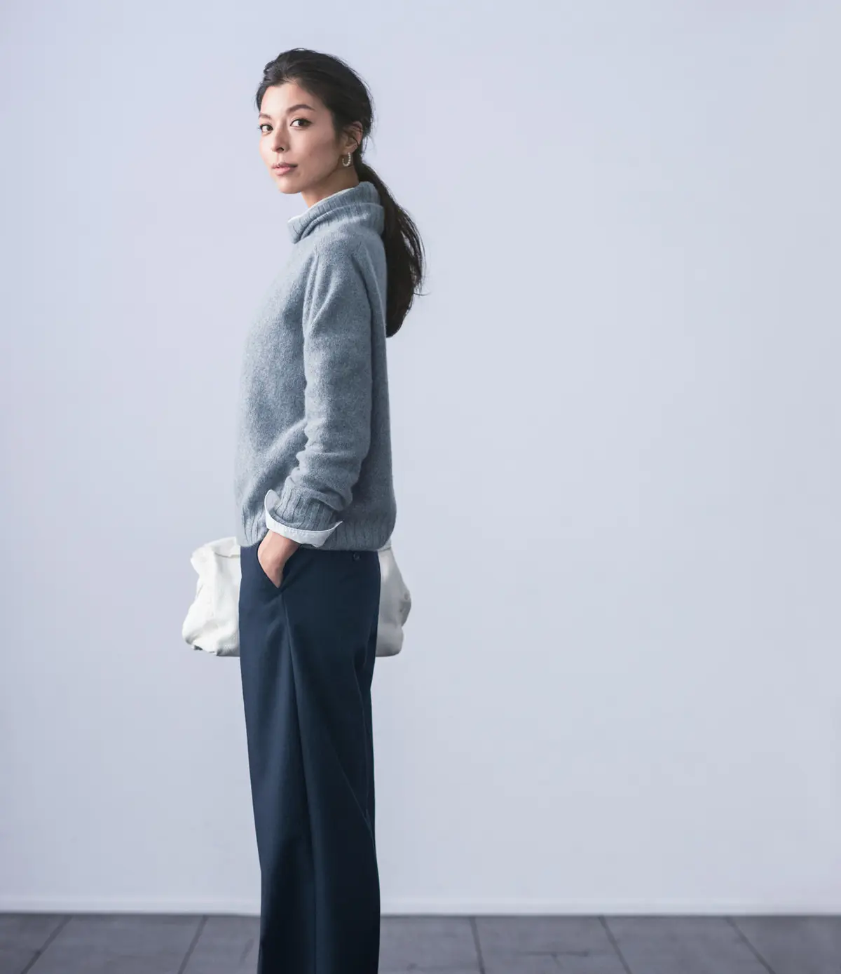 「品格グレー」ニット 五選の画像_1