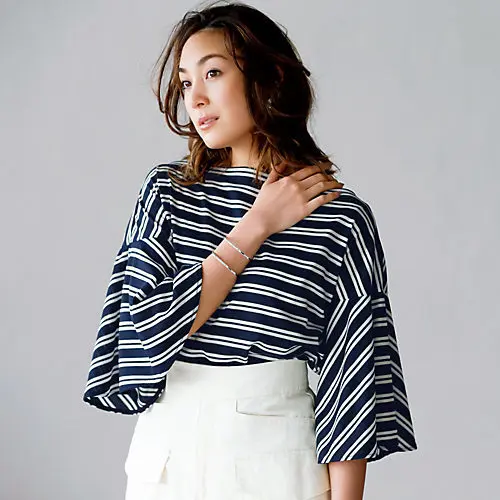 美人見えするトップス４選 “信頼ブランの画像_5