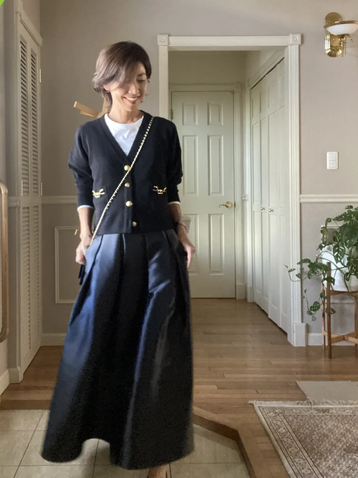 秋に活躍ブラックのカーディガンの画像_2