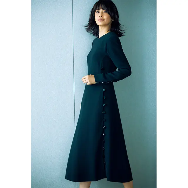 ワンピース￥390,000／ジョルジオ アルマーニ ジャパン（ジョルジオ アルマーニ）