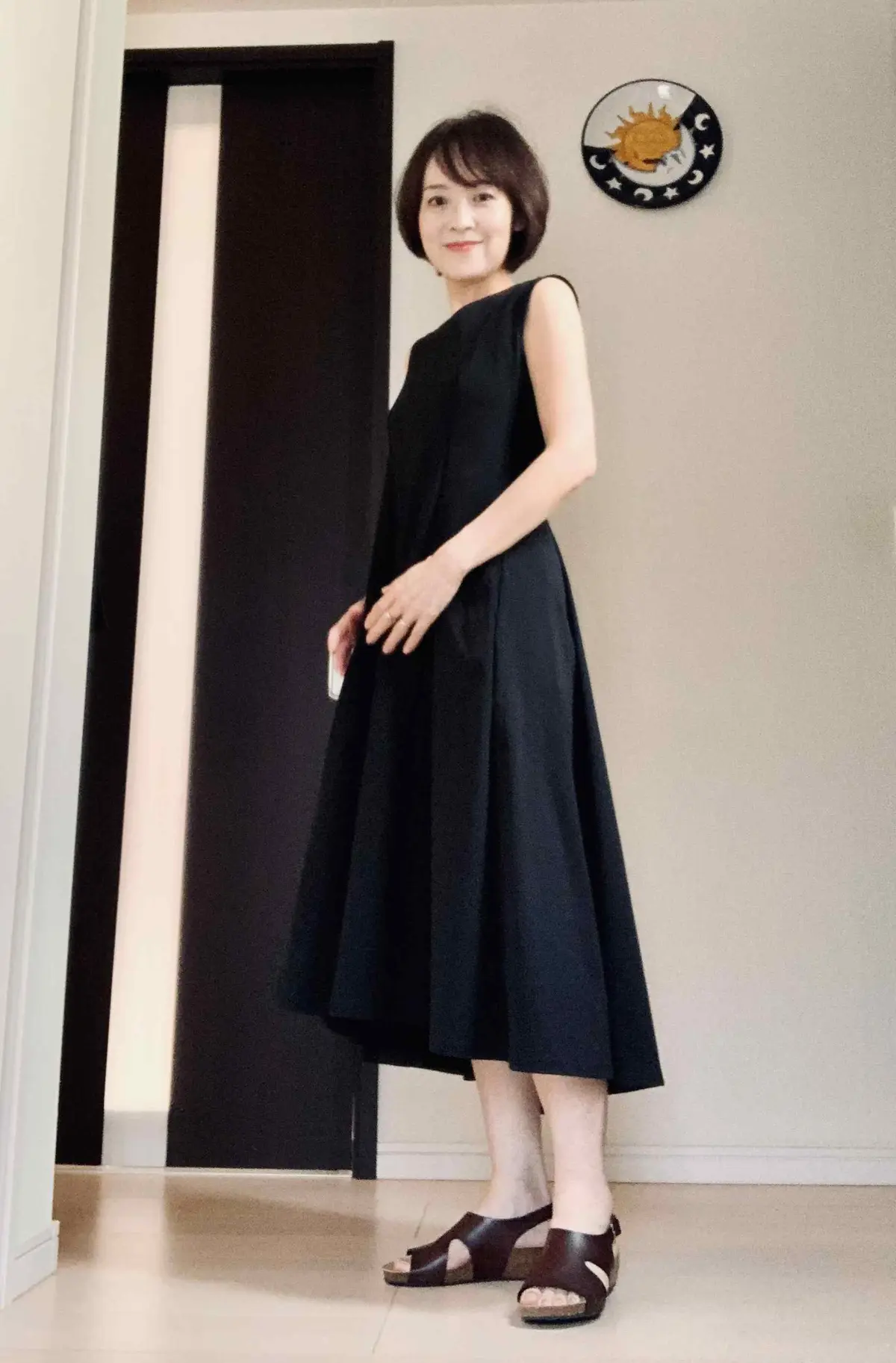 レザーサンダル　ワンピースコーデ