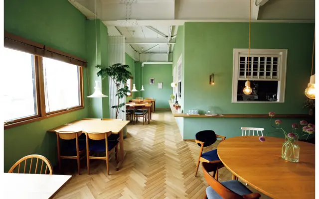 家具類はすべて北欧ヴィンテージの落ち着いた空間