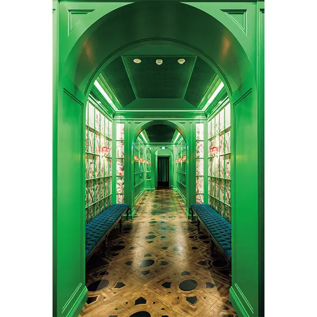 1階の専用エントラン スからの歩廊はミステリア スな雰囲気が気分を上げて くれる