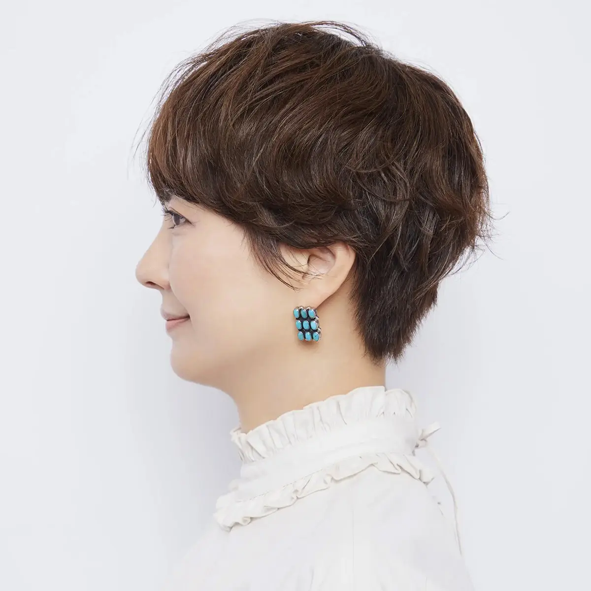 老け見えしないあかぬけショートヘア 横写真