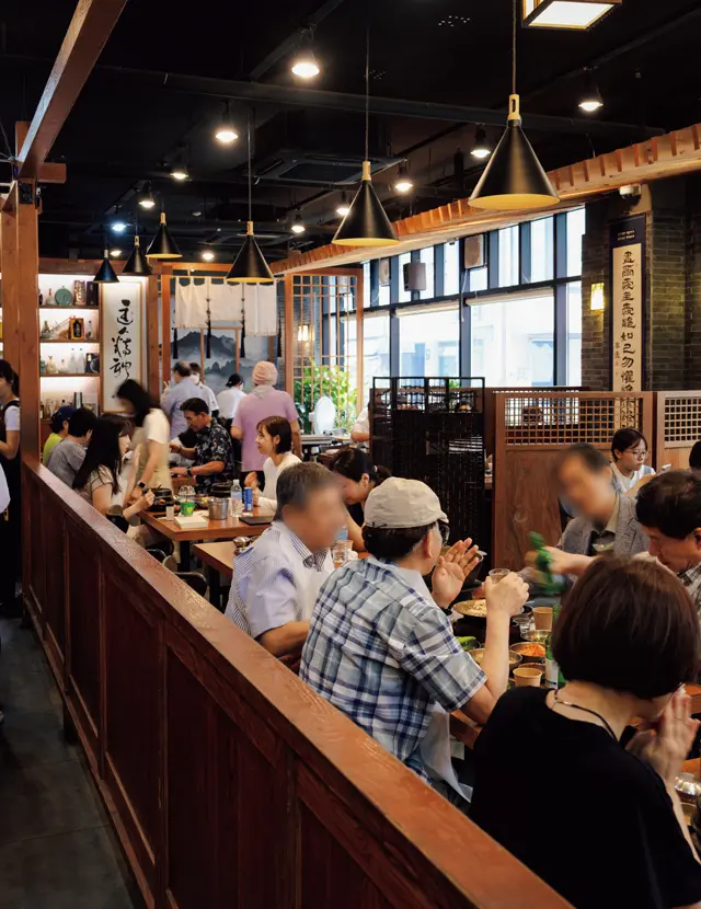 ランチタイムはウェイティング必至