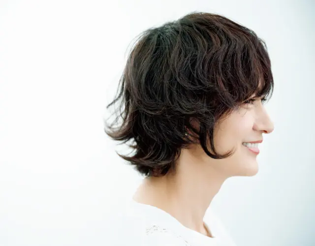 くびれや段をつけすぎずなだらかで自然な毛流れ