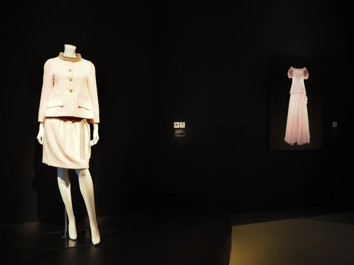 カール・ラガーフェルド、シャネル 2011年春夏 オートクチュールコレクションより